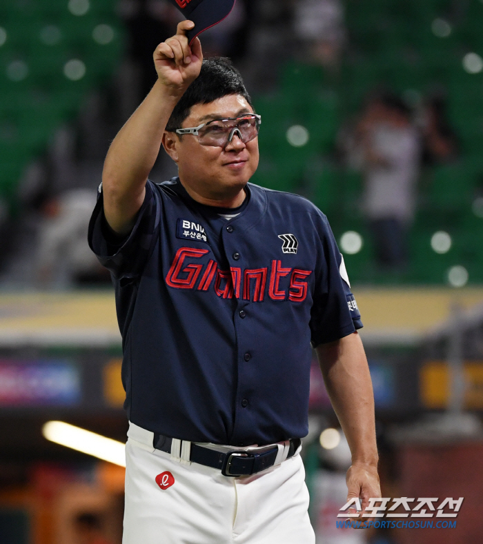 Charisma → Buddha transformation? Kim Tae-hyung's leadership, which has changed significantly over the past nine years, is directly revealed 'Young Team'Difference between Doosan and Lotte 