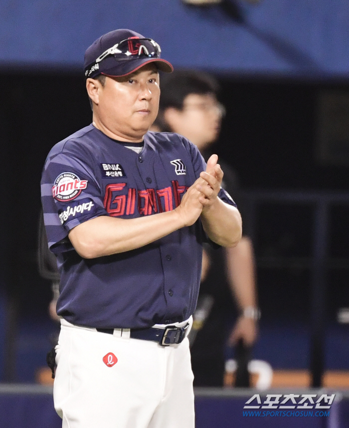 Charisma → Buddha transformation? Kim Tae-hyung's leadership, which has changed significantly over the past nine years, is directly revealed 'Young Team'Difference between Doosan and Lotte 