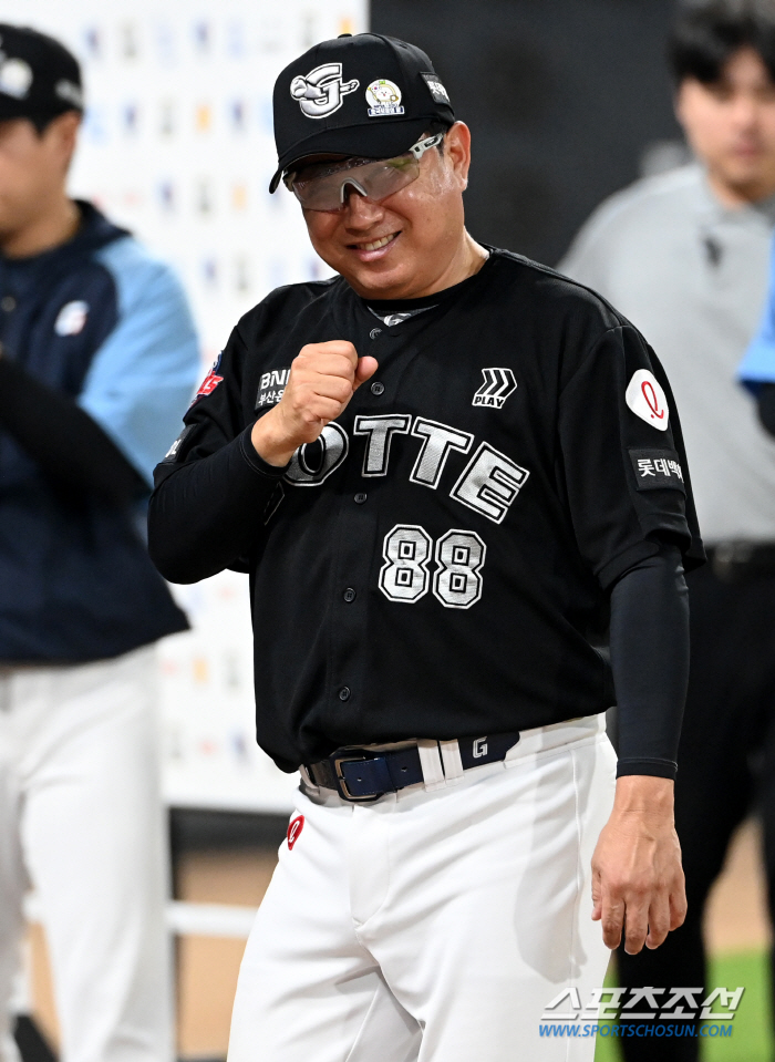 Charisma → Buddha transformation? Kim Tae-hyung's leadership, which has changed significantly over the past nine years, is directly revealed 'Young Team'Difference between Doosan and Lotte 