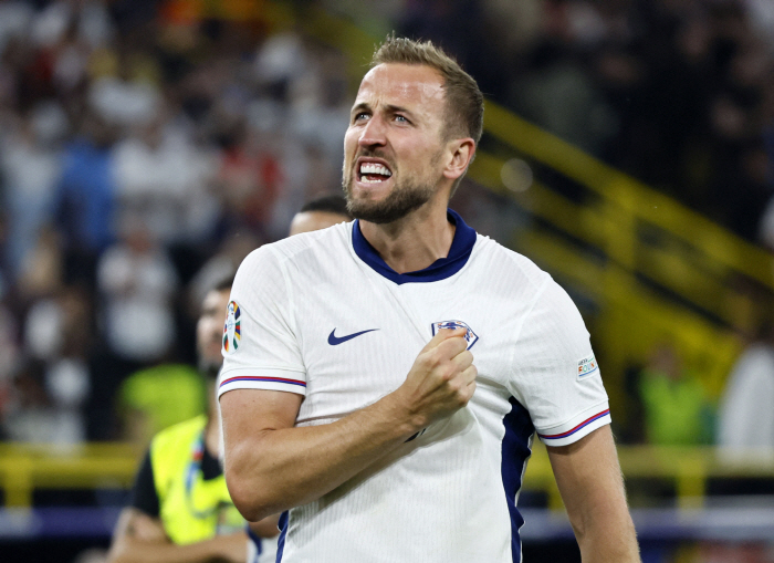 'Curse Kane is the problem? It's going to be replaced, and it's going to turn around right away...England to win 2-1 in the Netherlands → advance to the final for the second consecutive time in the Euros