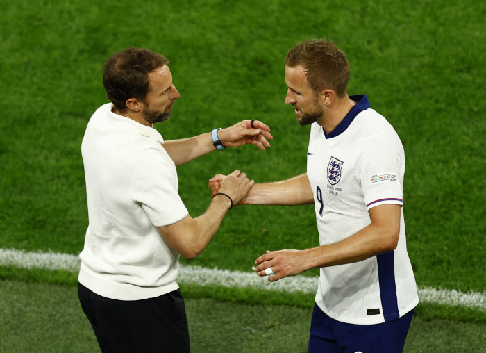 'Curse Kane is the problem? It's going to be replaced, and it's going to turn around right away...England to win 2-1 in the Netherlands → advance to the final for the second consecutive time in the Euros