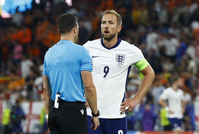 'Curse Kane is the problem? It's going to be replaced, and it's going to turn around right away...England to win 2-1 in the Netherlands → advance to the final for the second consecutive time in the Euros