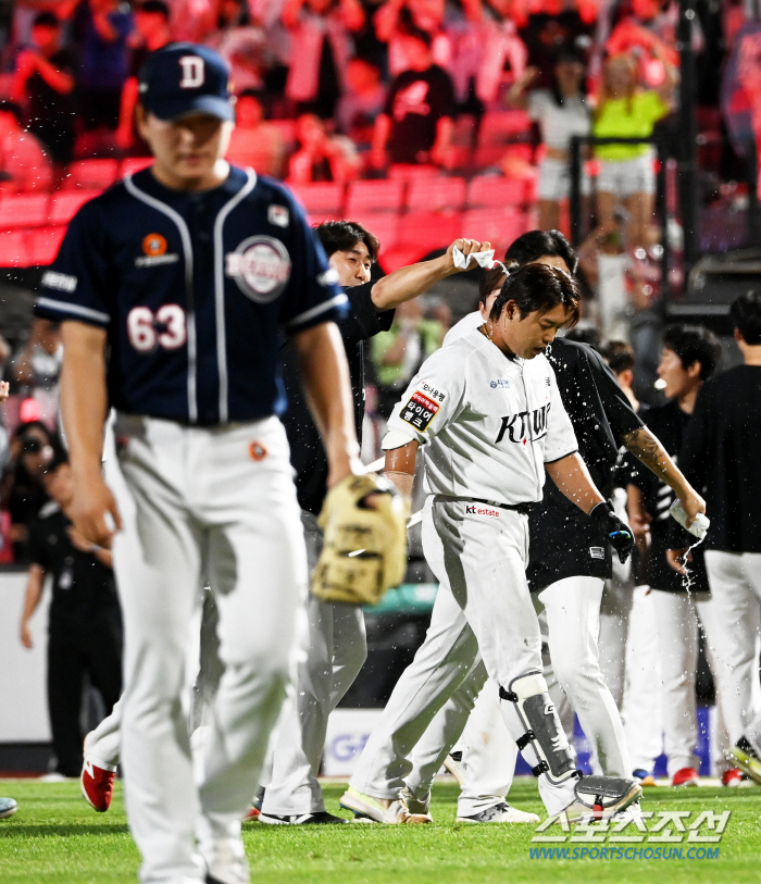 Don't put your head down. The monster rookie's first defeat, the hands of Kim Taek-yeon's prolific brothers, who collapsed to the end