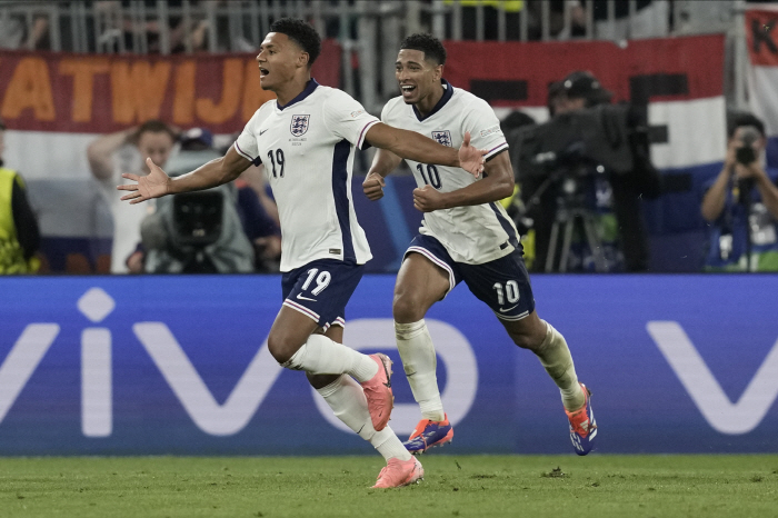 England come from behind to win 2-1 over the Netherlands...2 consecutive times  1st round of overseas major tournaments