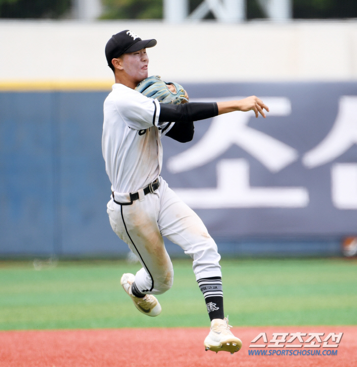 Gwangju Il High School's batting average of 70% shortstop, and his role model is not Kim Do-young? 