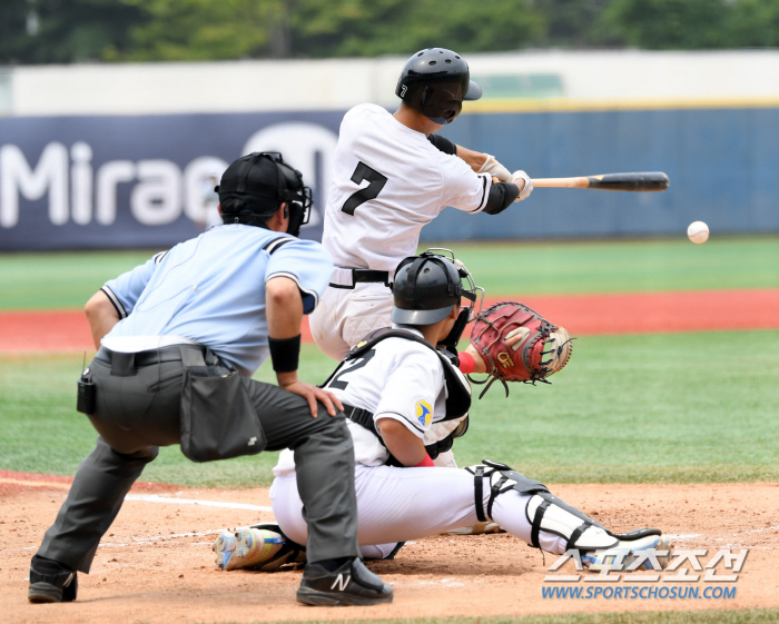 Gwangju Il High School's batting average of 70% shortstop, and his role model is not Kim Do-young? 