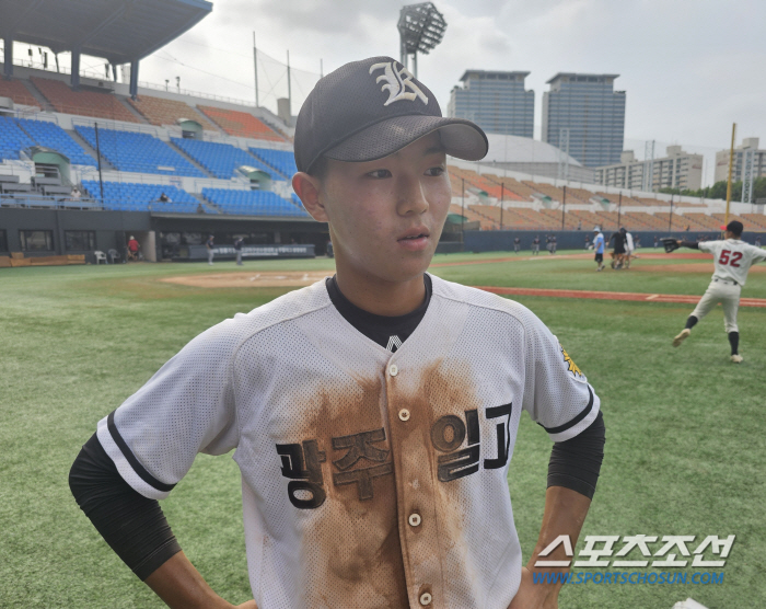 Gwangju Il High School's batting average of 70% shortstop, and his role model is not Kim Do-young? 