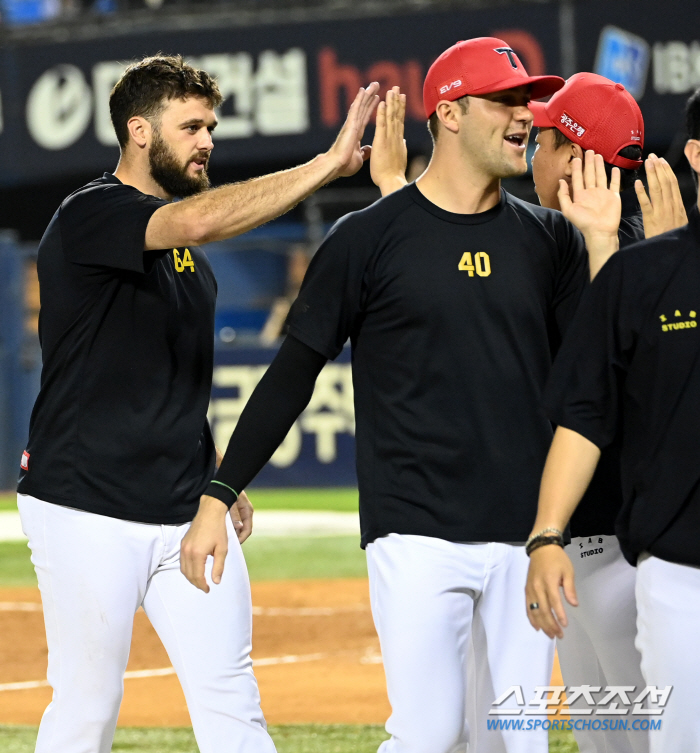 'I couldn't even do it in the United States...' He's about to pitch his first seven innings in his life, but a foreigner who came down the mound...The reason is... 