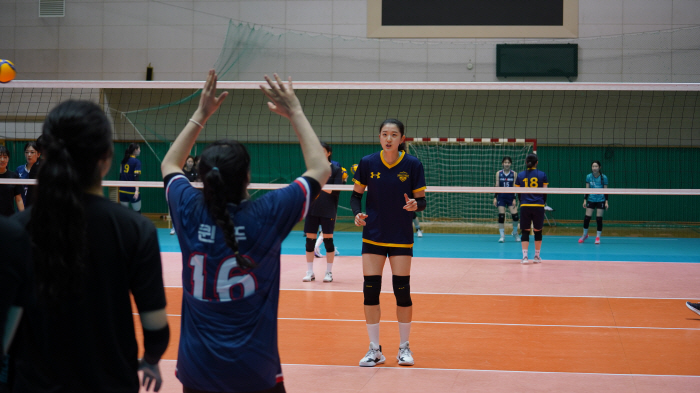 'I got a good energy from your sincerity.'How Hyundai Engineering & Construction was surprised by the skills of volleyball players in the club.'