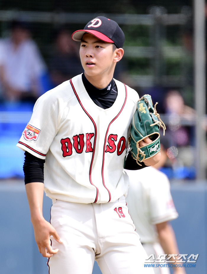 I wish my dad a great actor and my son a great pitcher...' Deoksu Yoo Hee-dong wins his first start for Cheongryonggi (Shinwol site)