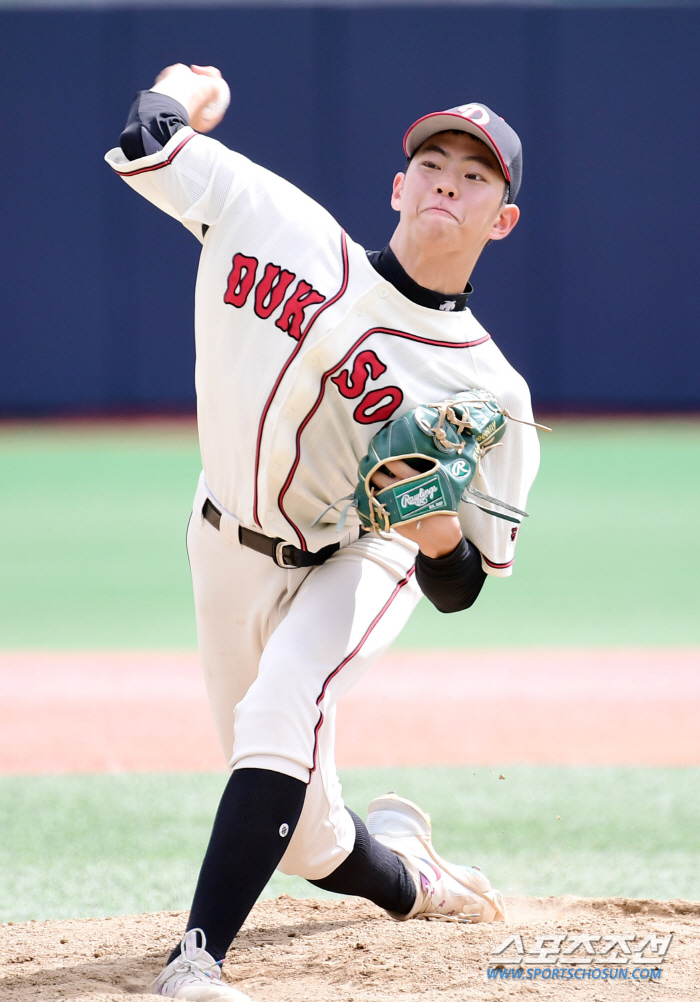 I wish my dad a great actor and my son a great pitcher...' Deoksu Yoo Hee-dong wins his first start for Cheongryonggi (Shinwol site)