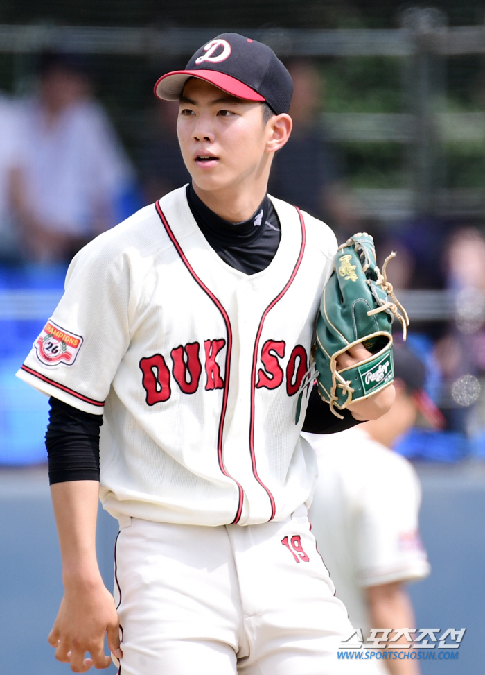 I wish my dad a great actor and my son a great pitcher...' Deoksu Yoo Hee-dong wins his first start for Cheongryonggi (Shinwol site)