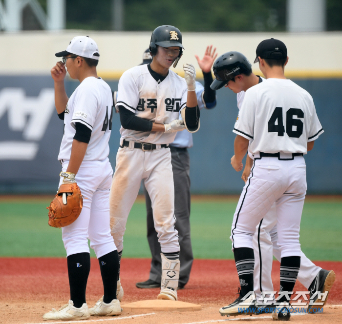 'Kim Tae-hyun-Kim Sung-joon Relay Good Tertility' Gwangju Il High School defeated Ansan High School to advance to the quarterfinals of Cheongryonggi 