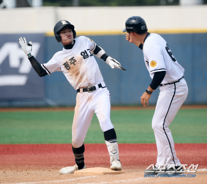 'Kim Tae-hyun-Kim Sung-joon Relay Good Tertility' Gwangju Il High School defeated Ansan High School to advance to the quarterfinals of Cheongryonggi 