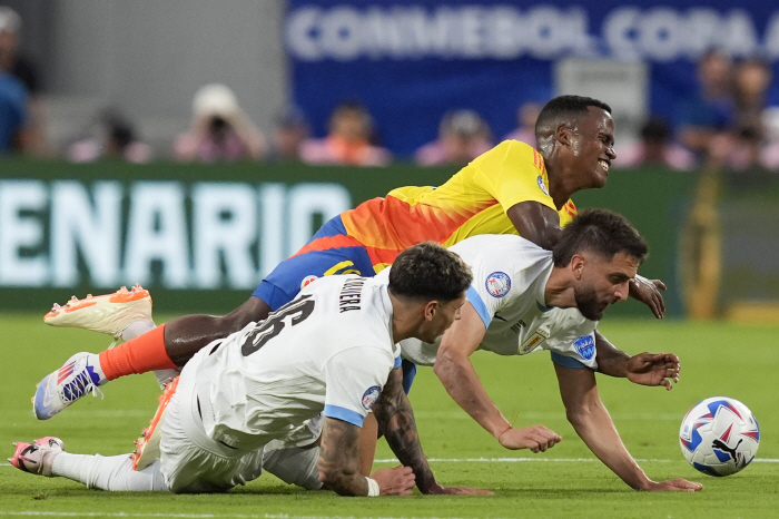 'Racism' Bentancourt, due to injury, tears Uruguay, '10'Final loss to Colombia →'