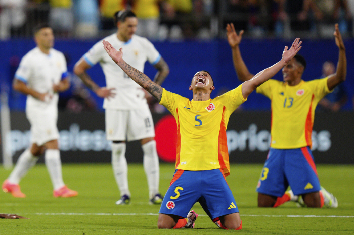 'Racism' Bentancourt, due to injury, tears Uruguay, '10'Final loss to Colombia →'