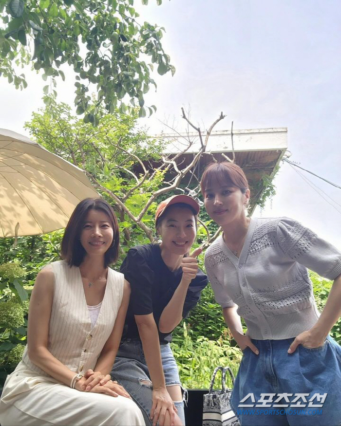  Han Hyejin, who became a free wife after leaving her daughter to '♥Ki Sung-yong'! Yoo Sun-yi and Yoon So-yi Click 'Please have dinner tomorrow as well'