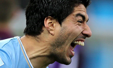 Suarez, are you going crazy? Are you talking about your core tooth instinct again? The way you look at the other person's neck intensifies your doubts