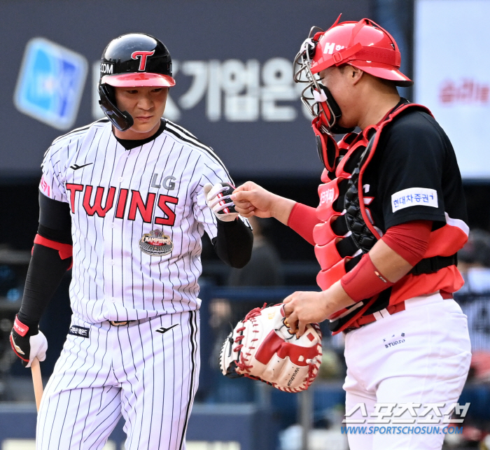 'You're welcome back, but...'  Kim Tae-gun, who reached out to Oh Ji-hwan first, is glad to see him for a while... The game was cold