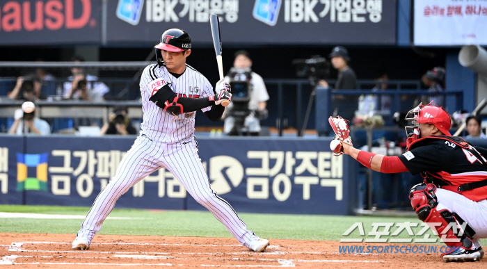 'You're welcome back, but...'  Kim Tae-gun, who reached out to Oh Ji-hwan first, is glad to see him for a while... The game was cold