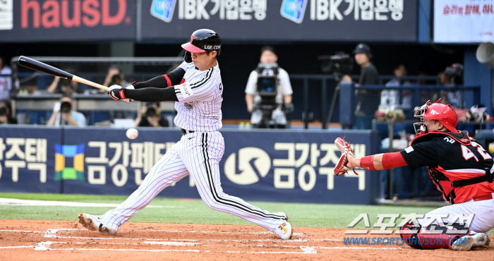 'You're welcome back, but...'  Kim Tae-gun, who reached out to Oh Ji-hwan first, is glad to see him for a while... The game was cold