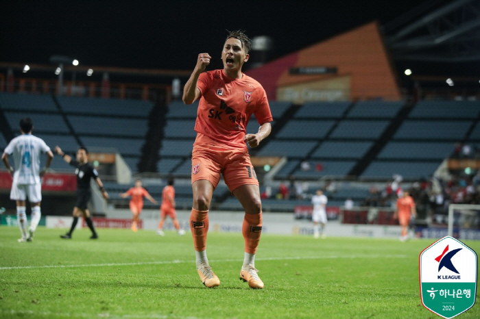 Daejeon and Gangwon were tied 1-1 after losing both the first goal and the opportunity to lose the last place in the heat. Jeju came from behind to win Pohang with Yuri Jonathan Theater Goal