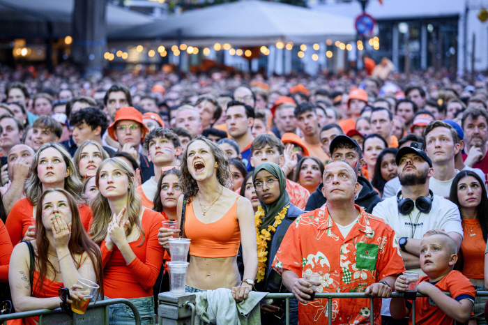 Everyone who cursed, come out! Euro 2024 dominated long kick → Now I'm the trend