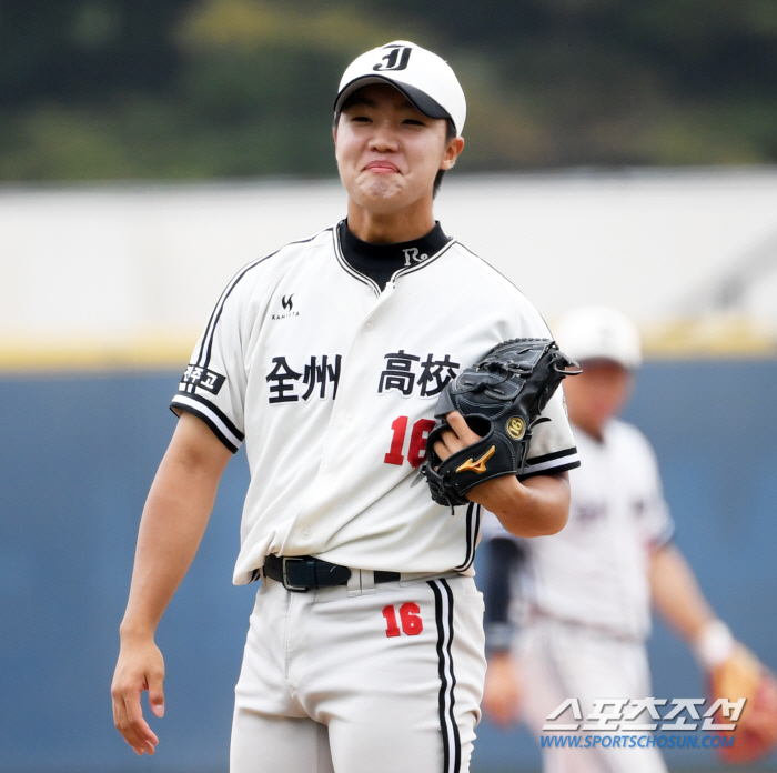 'He's not the top candidate for no reason.'He threw a maximum 152km fastball and hit the final shot, and Jung Woo-joo, 'Perfect personality'