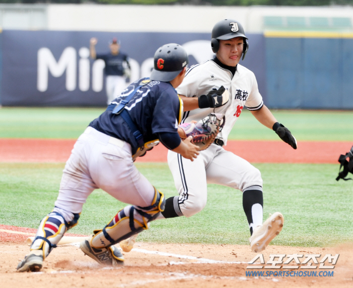 'He's not the top candidate for no reason.'He threw a maximum 152km fastball and hit the final shot, and Jung Woo-joo, 'Perfect personality'