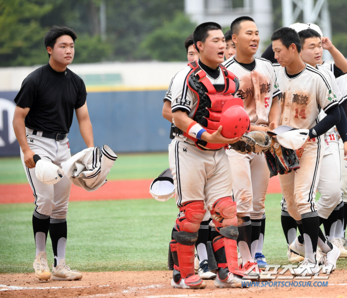 'He's not the top candidate for no reason.'He threw a maximum 152km fastball and hit the final shot, and Jung Woo-joo, 'Perfect personality'