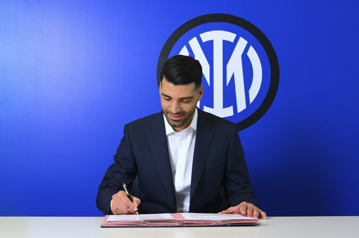  Asian big leaguer striker born, 'Serie wins' Inter Milan transfer completed...a three-year contract