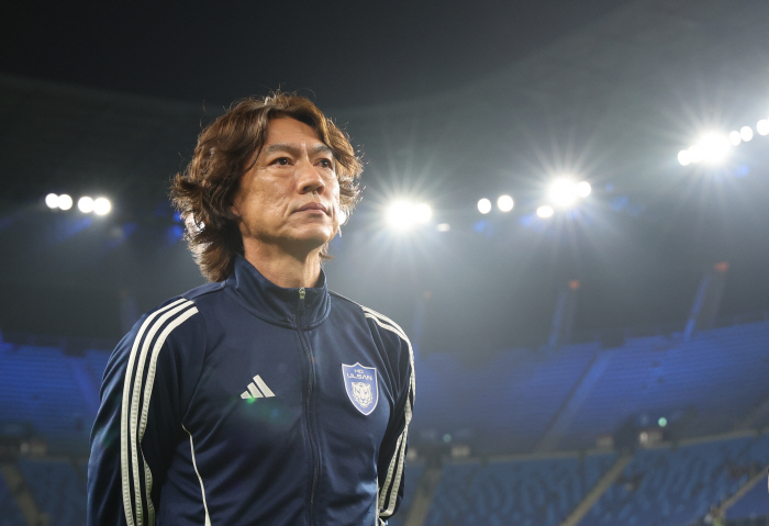 'Chukhyup confirms appointment of head coach Hong Myung-bo → Coaching staff