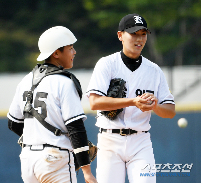 ''Best talent since Kim Do-young' Kim Sung-joon of Gwangju Ilgo Lee Do-ryu, up to 150 kilometers, did it...Go to the semifinals of Cheongryonggi after catching the favorite Deoksu