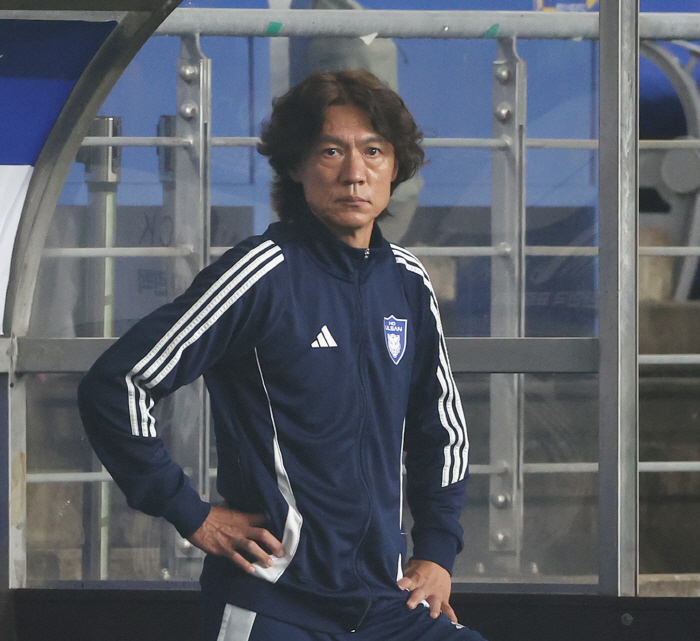 Coach Hong Myung-bo's first move to meet with foreign coaches departing from Europe on the 15th