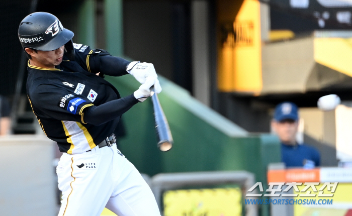 'Daejeon Jesus'vs'Jamsil Jesus'Department Jesus' face-to-face. Hanwha table setters are Lee Won-seok and Jang Jin-hyuk. Kim In-hwan's call-up pinch hitter reinforcement 