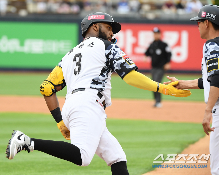 'I said I'm good at it...' The first 50 home runs for foreigners are visible. 1st place in 5th home runs. Listed as MVP candidate. NC dug up another treasure. 