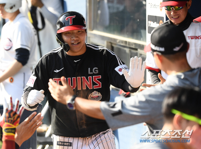 It's the fourth hitter of the future, but he's already the fourth hitter. I think I'm dressed for it. I hit a home run to escape losing streak... He has a batting average of 0.333 with two home runs and four RBIs in four games of promotion 