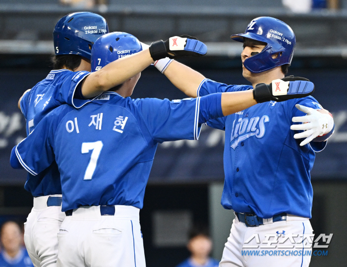 Koo Ja-wook skipped and Kang Min-ho, 'I think it's a natural match.' Then, the home run went off'3rd base Samsung fan shuddered.'