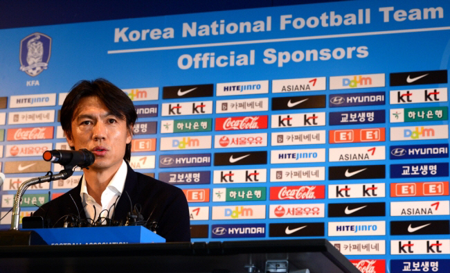 Lee Young-pyo → Park Ji-sung 'Bitter Voice' And'Inconvenient Truth'Coach Hong Myung-bo's first official move to the national team, leaving Europe