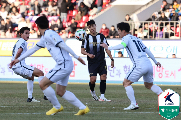  E-land, Sung-nam, Jung Jae-min, and Lee Jung-hyeop 'Seonbong'