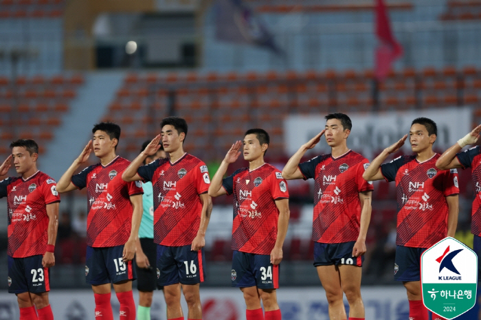 'Lee Dong-kyung's winning goal'Gimcheon Sangmu 1st place'Park Jin-seop's exit  1 shot'Jeonbuk Hyundai 4-0 overpowered