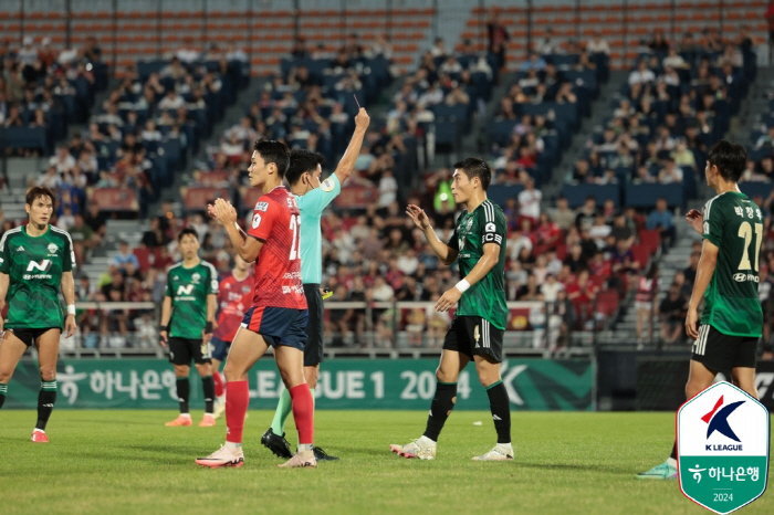 'Lee Dong-kyung's winning goal'Gimcheon Sangmu 1st place'Park Jin-seop's exit  1 shot'Jeonbuk Hyundai 4-0 overpowered