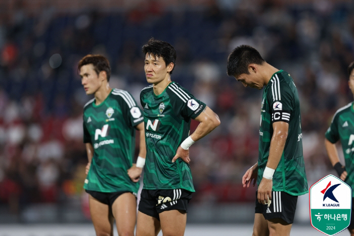 'Lee Dong-kyung's winning goal'Gimcheon Sangmu 1st place'Park Jin-seop's exit  1 shot'Jeonbuk Hyundai 4-0 overpowered