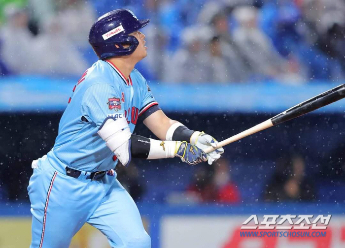 Strikeout for the first time in five consecutive at-bats as a professional? 'Monster hitter' set a new record for strikeout by Murakami, but the team has continued to fall for eight consecutive losses 