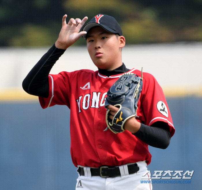 'The first grade made a bad mistake' Yongma High School's Sung Ji-hwan who started the quarterfinals of Cheongryonggi and Jangchung High School...He's trying to win the championship