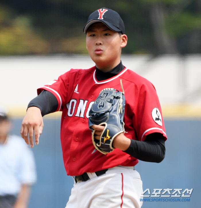 'The first grade made a bad mistake' Yongma High School's Sung Ji-hwan who started the quarterfinals of Cheongryonggi and Jangchung High School...He's trying to win the championship