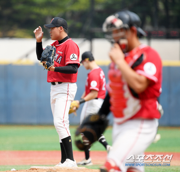 'The first grade made a bad mistake' Yongma High School's Sung Ji-hwan who started the quarterfinals of Cheongryonggi and Jangchung High School...He's trying to win the championship