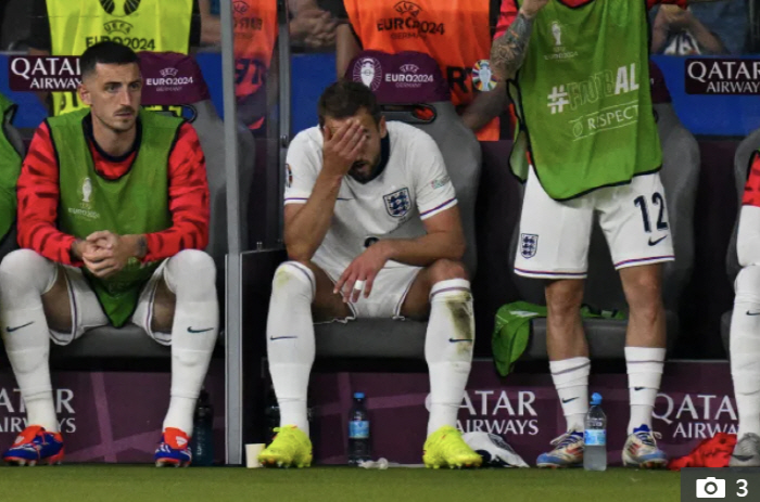 'Am I not a military officer again?' Frustrated with frustration...英 Harry Kane, bench → Frustrated at the awards ceremony '4 points'Worst performance