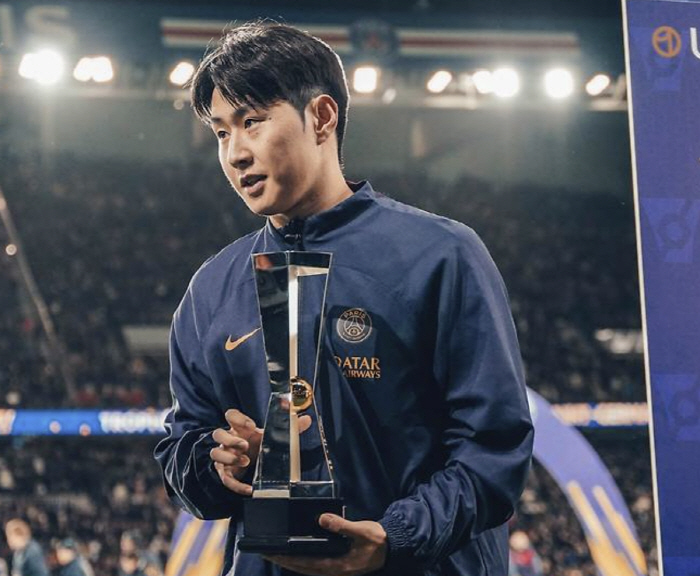 'An all-time transfer fee appears!'...'PSG prince'Lee Kang-in, EPL club offers a transfer fee of '100 billion' →''Interested in recruiting Napoli as well'