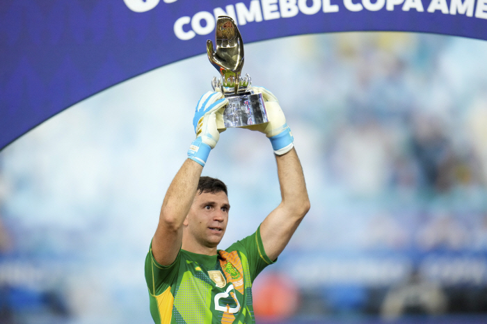 ''Archen body is not Messi, but Emilsin?' GK Martinez won all competitions since his debut in the Argentine national university.'